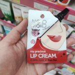 Bibir kering adalah masalah umum yang dapat mengganggu kenyamanan dan penampilan Anda. Namun, ada solusi sederhana yang akan membawa senyum cerah dan bibir yang lembut kembali kepada Anda. Mari kita temukan rahasia lip cream anti bibir kering yang akan merubah rutinitas perawatan bibir Anda.