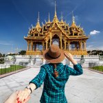 Thailand memang populer sebagai salah satu destinasi wisata favorit di kawasan Asia. Jika Anda berencana untuk mengunjungi berbagai destinasi pariwisata Thailand yang menarik, Anda wajib simak ulasan BP-Guide berikut ini!