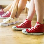 Tren sepatu kanvas memang tak lekang waktu. Jika Anda adalah salah satu penggemar sepatu kanvas, ketahui cara membersihkan dan merawat jenis sepatu dalam artikel yang diulas BP-Guide berikut ini agar sepatu tetap awet dan tahan lama. Simak terus ya!