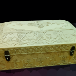 Kotak hantaran atau seserahan adalah salah satu hal penting yang harus diberikan kepada mempelai wanita sebelum pernikahan. Mau tahu ragam kotak hantaran unik dan cantik yang bisa kamu persembahkan untuknya? Cek tips dan rekomendasi BP-Guide berikut.