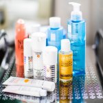 Siapa bilang pria nggak butuh merawat wajah? Jangan salah! Untuk bisa tampil memikat pria harus rajin merawat tubuh, termasuk wajah. Sekarang sudah ada lho produk skin care khusus pria yang bisa digunakan. Cari tahu rekomendasinya, yuk?