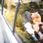 Car seat adalah investasi berharga untuk keselamatan anak Anda saat bepergian. Dengan desain yang dirancang khusus untuk perlindungan mereka, car seat membantu mengurangi risiko cedera serius dalam kecelakaan mobil.


