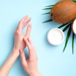 Kulit yang lembut dan sehat adalah dambaan setiap orang. Jika Anda sedang mencari lotion yang dapat memberikan kelembutan alami untuk kulit Anda, maka lotion kelapa adalah pilihan yang tepat. Dengan kandungan nutrisi alami yang terkandung di dalamnya, lotion kelapa mampu memberikan perawatan intensif dan kesegaran yang Anda butuhkan.