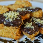 Di antara banyaknya jajanan kekinian yang viral saat ini, nugget pisang adalah salah satunya. Kriuknya yang renyah dan rasa pisang yang manis nan lumer ini sangat mudah dibuat lho. Kamu juga bisa memberi topping pilihan favoritmu di atasnya. Tidak percaya? Simak rekomendasi resep nugget pisang dari BP-Guide berikut ini.