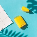 Melindungi kulit dari sinar matahari itu sangat penting, lho. Jika Anda ingin cara yang praktis tanpa ribet, Anda bisa memiliki sunscreen stick yang mudah dibawa ke mana saja. Yuk, simak rekomendasinya dalam artikel BP-Guide berikut ini!