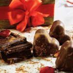 Coklat, makanan yang satu ini memang sering jadi lambang cinta dan kasih sayang. Jika Kamu memiliki pacar, jangan menunggu hari valentine untuk memberikan kado manis yang satu ini. Jika perlu ide kado cokelat yang manis, simak rekomendasi dan tips dari BP Guide berikut!