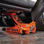 Perjalanan dengan mobil bisa saja terkendala oleh ban mobil yang bocor. Oleh karena itu, penting sekali untuk selalu sedia dongkrak yang sangat diperlukan saat mengganti ban. Dongkrak hadir dalam beberapa jenis dengan kelebihan dan kekurangan pada masing-masingnya. Nah, cari tahu lebih banyak tentang dongkrak dan beragam jenisnya, yuk!