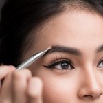 Penampilan wanita tentu belum sempurna tanpa makeup alis yang cetar. Kalau ingin alismu tampil lebih tebal dan cantik. kamu mesti coba rangkaian produk makeup alis Fashion Brow dari Maybelline yang banyak digemari. Yuk intip keunggulan dan rekomendasinya berikut!