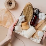 Jadikan hari istimewa kesayanganmu makin spesial dengan memberikannya kado untuk kulit cantiknya. Dalam artikel ini, BP-Guide akan memberikan rekomendasi gift set skincare untuk inspirasi Anda. Yuk, simak bersama!