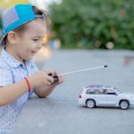 Mobil remote control, bila dilihat dari baterainya ada dua jenis. Salah satunya yaitu yang bersifat rechargeable. Nah, ini yang jadi pilihan banyak orang, karena tidak melulu harus membeli baterai. Tertarik untuk memiliki mobil remote control yang satu ini? Simak rekomendasinya, ya.