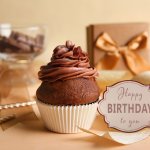 お世話になっている上司の誕生日には、感謝の気持ちを込めたメッセージを贈りましょう。今回は、男性上司に喜ばれるメッセージについて、ポイントなどをまとめてご紹介します。書き方のコツだけでなく、すぐ使える文例集も揃えていますので参考にしてくださいね。