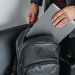 Ketika kita membawa laptop, penting untuk memilih tas laptop yang dapat melindungi laptop Anda dan tahan lama untuk penggunaan sehari-hari. Dalam artikel ini, kami akan merekomendasikan beberapa tas laptop awet untuk membantu mempermudah kegiatan sehari-hari Anda.