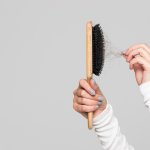 Rambut rontok adalah masalah rambut yang bisa terjadi pada siapa saja. Jika diabaikan, kerontokan rambut bisa menyebabkan kebotakan lho. Dapatkan rambut yang lebih sehat dan kuat dengan rekomendasi shampoo untuk rambut rontok dari BP-Guide berikut ini.