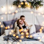 クリスマスに大切な人に贈るプレゼントには、心に響くメッセージも添えて贈りたいですよね。この記事では、社会人の彼氏に贈るクリスマスメッセージの書き方についてお伝えします。喜ばれるポイントや文例など使える情報が盛りだくさんなので、素敵なメッセージ作りの参考にしてください。