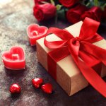 Với những người đang yêu, nhận được quà từ người ấy trong ngày Valentine là điều tuyệt vời hạnh phúc nhất. Tình yêu vốn hình thành từ những điều bình dị nhất, vì vậy không nhất thiết tặng quà đắt tiền mới phù hợp. Dưới đây là 30 gợi ý quà Valentine giá rẻ đầy ý nghĩa (năm 2022) được lựa chọn bởi các chuyên gia quà tặng của Bp-guide, mời bạn cùng tham khảo ngay nhé!