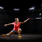 Anda, wanita yang bersemangat dalam dunia badminton, tentu menginginkan baju yang tidak hanya stylish tetapi juga dapat meningkatkan performa Anda di lapangan. Dalam olahraga yang membutuhkan gerakan cepat dan lincah, pilihan baju yang tepat dapat membuat Anda merasa percaya diri dan nyaman saat bermain.