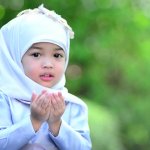 Mengajarkan si kecil salat sejak dini adalah hal yang penting. Yuk, cek tips untuk membuat anak rajin salat. Selain itu, intip juga tips memilih mukena anak yang bagus dari kami di BP-Guide!