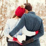 彼と過ごす初めてのクリスマスには、どのようなプレゼントが人気を集めているのでしょうか。今回は、今年注目されているアイテムをジャンルに分けてピックアップしました。同時に、クリスマスの過ごし方やラッピングのおすすめ、待ち合わせに最適な場所など成功の秘訣を提案していますので、彼に喜んでもらえるクリスマスを演出するときの参考にしてください。