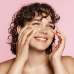 Kulit sehat yang glowing adalah impian seluruh wanita. Terlepas dari warna kulit apapun, produk skincare yang tepat dapat membuat kulitmu sehat dan glowing. Yuk, coba deh beberapa produk yang BP-Guide rekomendasikan nih!