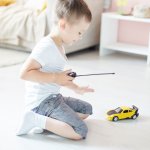 Untuk anak lelaki, mainan mobil-mobilan memang yang paling pas diberikan. Saat buah hati berulang tahun, Anda bisa berikan mainan mobil remote control. Simak pembahasan dan juga rekomendasinya dari kami, ya!
