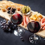 Gợi ý 10 món ăn nhẹ với rượu vang đỏ phù hợp nhất (năm 2021)