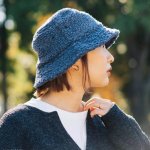 かぶるだけで都会的な印象になるバケットハットは、レディースファッションのアクセントとしておしゃれに敏感な人たちから注目を集めています。今回は、編集部がwebアンケート調査などを実施、分析して得たデータをもとに、人気のあるブランドをランキング形式でまとめました。一目で多くの人に選ばれているブランドがわかるので、気になっている人は必見です！