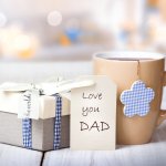 अपने पिता को कुछ अद्वितीय उपहार देकर उनका जन्मदिन विशेष बनाएं: पिता के जन्मदिन के लिए 10 अद्भुत उपहार