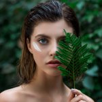 Untuk wajah lebih sehat, penting bagi kita memakai skincare. Jangan sampai terlewatkan untuk merawat kulit wajahmu dengan skincare terbaik. Simak tips memilih skincare yang tepat untuk wajah dan juga rekomendasi produk skincare terbaik 2023 dari kami!