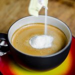 Krimer adalah bahan tambahan yang biasa dimasukkan pada makanan dan minuman. Kamu yang gemar kopi tentu tidak asing dengan krimer karena biasanya kopi ditambahkan krimer. Dengan penambahan krimer, rasa makanan dan minuman jadi lebih kental dan lebih gurih. Nah, kamu penyuka krimer, wajib tahu tips memilih krimer yang bagus nih! Jangan lupa cek juga rekomendasi produknya, ya!