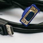 Kabel VGA to HDMI hadir sebagai solusi praktis untuk mengatasi tantangan tersebut. Kabel ini memungkinkan Anda untuk mengonversi sinyal video analog dari port VGA ke sinyal digital HDMI, sehingga memungkinkan Anda untuk menikmati konten dari perangkat analog.