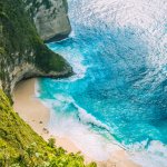 Siapa yang setuju kalau Bali merupakan pulau yang menawarkan sejuta keindahan? Yap, Bali memiliki wisata alam yang beragam nan cantik, mulai dari pantai hingga gunung. Tetapi kebanyakan yang berlibur ke Bali, ingin menikmati pantainya yang eksostis. Penasaran apa saja pantai yang wajib kamu kunjungi saat di Bali? Yuk, simak!