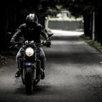 Melaju dengan akselerasi yang tinggi tentunya membuat motor memiliki getaran yang mengganggu. Oleh karena itu, adanya stabilizer stang ditujukan untuk meredam getaran tersebut. Berikut BP-Guide akan mengulas stabilizer stang dan rekomendasinya.