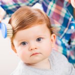 Tipe rambut bayi sangat bermacam-macam, ada yang sejak lahir sudah tumbuh lebat dan ada pula yang pertumbuhannya lambat. Salah satu cara untuk menstimulus agar rambut bayi bisa tumbuh dengan lebat adalah dengan memberinya minyak rambut terbaik. Rekomendasi produk dari BP-Guide ada apa saja, ya? Intip, yuk.