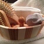 Membersihkan tubuh adalah langkah awal menjaga kesehatan serta kesegaran diri. Mandi dan keramas secara teratur bisa menghindarkan tubuh dan kepala dari kuman, kotoran, debu juga keringat yang menempel seharian. Untuk memaksimalkan ritual harian ini, bisa dengan menggunakan peralatan mandi agar kulit lebih bersih. 