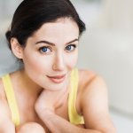 Penting bagi kita untuk merawat wajah sejak dini agar tetap sehat dan tampil maksimal dalam berbagai keadaan. Simak apa saja yang membuat wajah jadi lebih cepat menua dan cek juga kebiasaan baik yang bikin kulit jadi awet muda sehingga harus diaplikasikan secara langsung. Baca sampai selesai, ya.