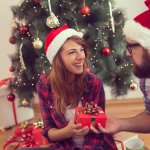 この記事では、20代の女性が今本当に欲しいと思っているアイテムをランキング形式でご紹介しています。ランキングは、webアンケート調査などをもとに作られているので、とっておきのクリスマスプレゼントで妻を喜ばせたい方は必見です。それぞれの商品の解説に加えて選び方のコツもチェックして、奥さんにぴったりのギフトを手に入れましょう！