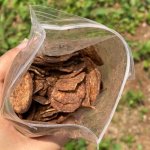 Cokelat adalah salah satu jenis olahan yang terbuat dari kakao. Tak cuma jadi minuman, camilan cokelat pun populer karena memiliki rasa yang enak dan juga sehat bila dikombinasikan dengan bahan yang tepat. Tidak hanya bisa mendapat camilan cokelat secara mudah di swalayan, Anda pun bisa membuat kudapan cokelat sendiri di rumah.