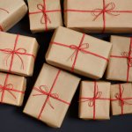 Handmade gIfts are the best gifts ever. It has the personal touch needed to make the giftee feel special and appreciated. Not sure! Read our section on benefits of DIY Gifts. But is your clumsy self, scared to do crafts? No worries! we have got you covered. We have curated the 10 best possible inexpensive and easy DIY gifts for you. 