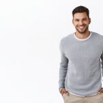 Sweater merupakan salah satu pilihan terbaik untuk Anda yang ingin tetap stylish dan tetap hangat di musim sejuk.

