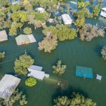 Banjir menjadi musibah yang banyak dialami negara-negara di dunia termasuk Indonesia. Beberapa negara telah membuat terobosan untuk mengatasi banjir ini. Dengan teknologi yang diciptakan, banjir di negara-negara tersebut bisa diatasi.