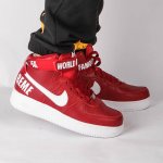 Pernah dengan kata Supreme? Ah, memang kata ini tidak asing lagi, ya. Supreme merambah dunia sneakers dengan berkolaborasi bersama brand-brand ternama yang telah berpengalaman dalam memproduksi sepatu berkualitas. Yuk, cari tahu lebih lanjut!