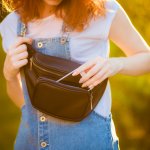 女性へに選ばれているオシャレなウエストバッグの人気ブランドをランキング形式でご紹介します。ウエストバッグを選ぶ際には、すぐ使う小物が出し入れしやすい事を重視して選びましょう。事前にウエストバッグの人気ブランドランキングをしっかりと確認し、女性に喜ばれるおしゃれなプレゼントを選べるように、是非参考にしてください。