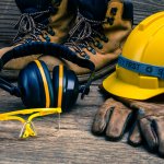 APD atau alat pelindung diri adalah seperangkat alat perlindungan diri, mulai dari kepala hingga ujung kaki. Perlindungan ini digunakan untuk meminimalkan risiko kecelakaan yang sering terjadi di tempat kerja. Terlebih tempat kerja yang memiliki risiko tinggi. Berikut, BP-Guide mengulasnya untuk Anda.