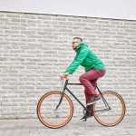 Anda mencari pengalaman berkendara yang sederhana, bebas, dan terhubung dengan jalan? Sepeda Fixie adalah jawabannya. Dengan desain minimalis dan tanpa gigi yang kompleks, sepeda Fixie memberikan kepraktisan dan kesempatan untuk mengembangkan keterampilan berkendara Anda sendiri.