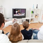 10 Rekomendasi TV Ukuran Mini untuk Ruangan Kecil (2023)