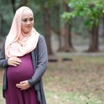 Meski sedang hamil, Moms tentu tetap ingin tampil cantik terutama saat menghadiri pesta, bukan? Nah, untuk tampil cantik di pesta, Anda bisa simak tips memilih baju pesta yang oke dan rekomendasi baju pesta ibu hamil muslim pilihan BP-Guide berikut ini!
