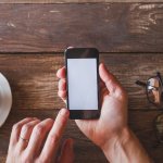 Ponsel dengan layar besar sungguh banyak peminatnya. Tapi jangan salah, karena ponsel dengan ukuran minimalis juga memiliki daya tarik tersendiri bagi sebagian pengguna ponsel. Ada bermacam-macam alasan mengapa masih ada yang ingin menggunakan ponsel dengan ukuran yang kecil. Mau tahu seperti apa rekomendasi ponsel minimalis? Berikut deretannya.