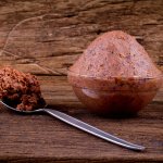 Anda pecinta sambal? Jangan lupa tambahkan terasi sebagai bumbu penyedap untuk membuat rasa sambal atau makanan Anda lebih lezat. 