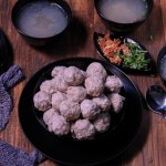 Bakso adalah salah satu makanan yang populer di Indonesia. Tapi kalau kamu malas pergi ke luar rumah untuk membeli semangkuk bakso, nggak perlu khawatir. Melalui artikel ini, BP-Guide akan memberikan rekomendasi bakso kemasan yang praktis dan siap masak, dijamin anti ribet!