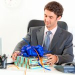 When it comes to corporate gifting, some key considerations should be made. First, the gift should be of good quality, next, the gift should be of some utility. Make sure that when gifting, to present it in a cordial and formal way. Remember not to give a too expensive or even cheap gift. Select a gift in a good price range not to give off the wrong ideas. So, to give a gift while maintaining all formalities, here are some gift options and tips on achieving it successfully.